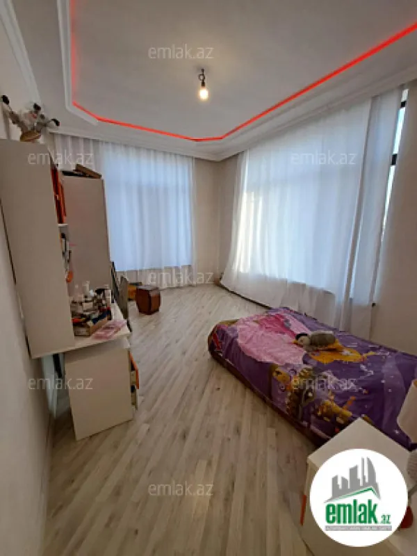 Satılır 5 otaqlı həyət evi 253.4 m²