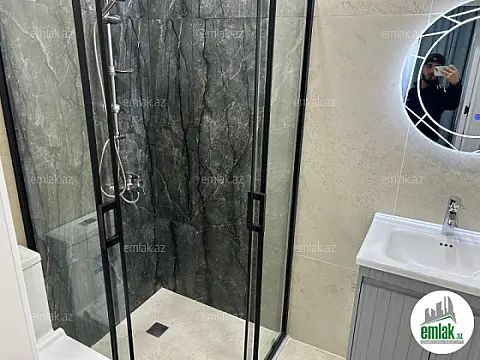 Satılır 4 otaqlı mənzil 140 m²