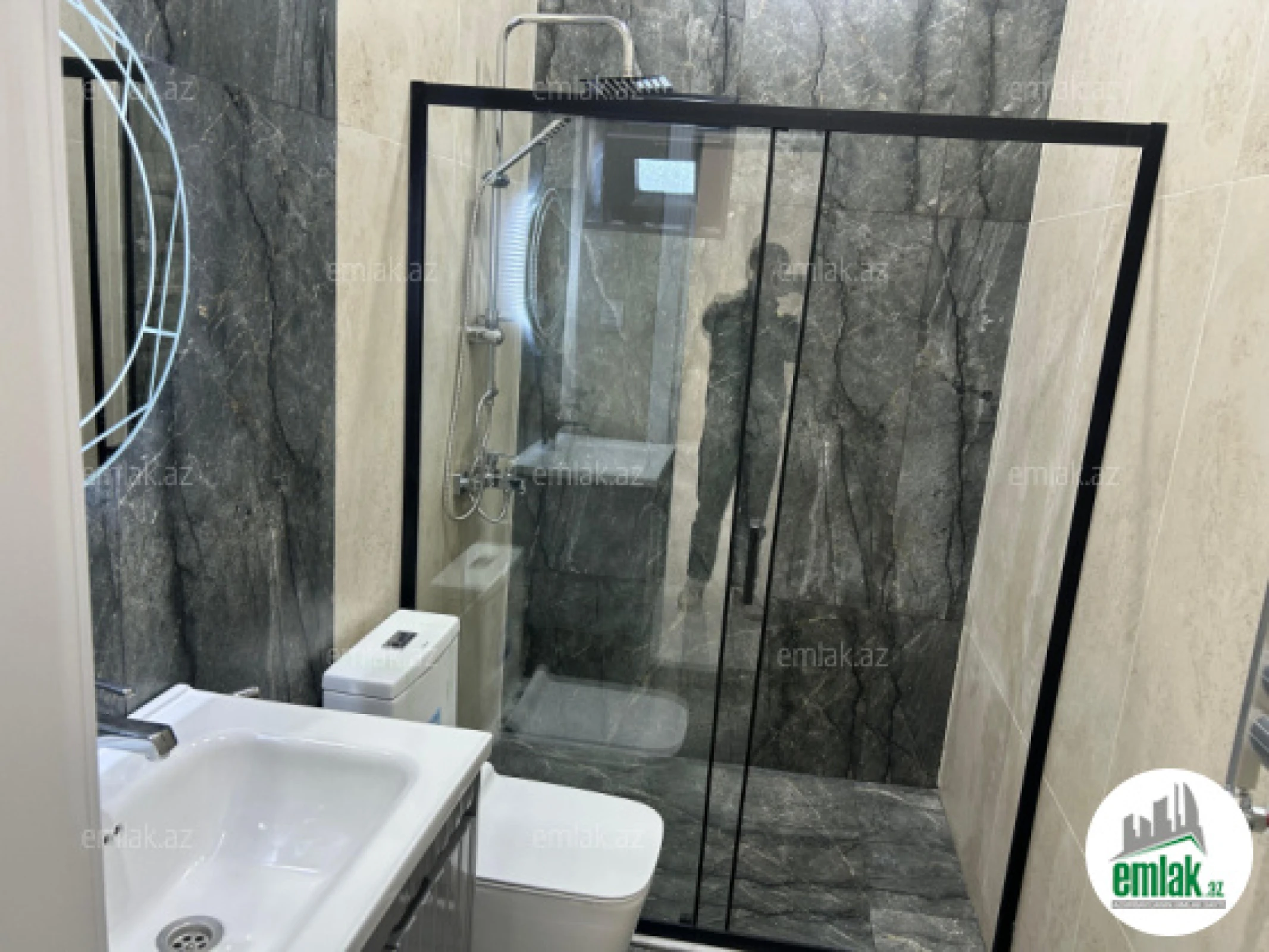 Satılır 4 otaqlı mənzil 140 m²