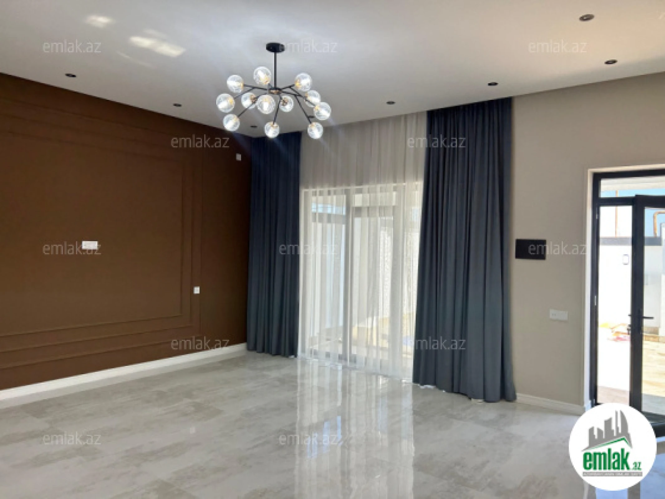 Satılır 4 otaqlı mənzil 140 m²