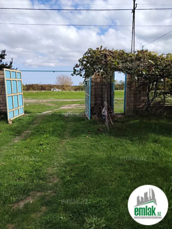 Satılır 7 otaqlı həyət evi 300 m²