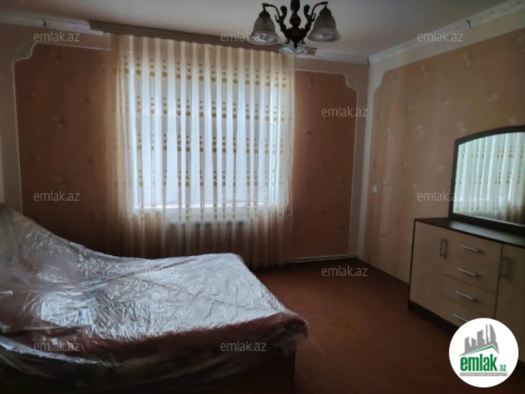 Satılır 7 otaqlı həyət evi 300 m²