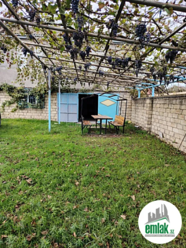 Satılır 7 otaqlı həyət evi 300 m²