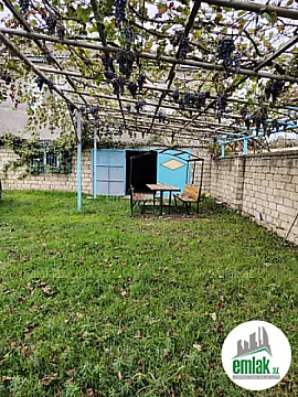 Satılır 7 otaqlı həyət evi 300 m²