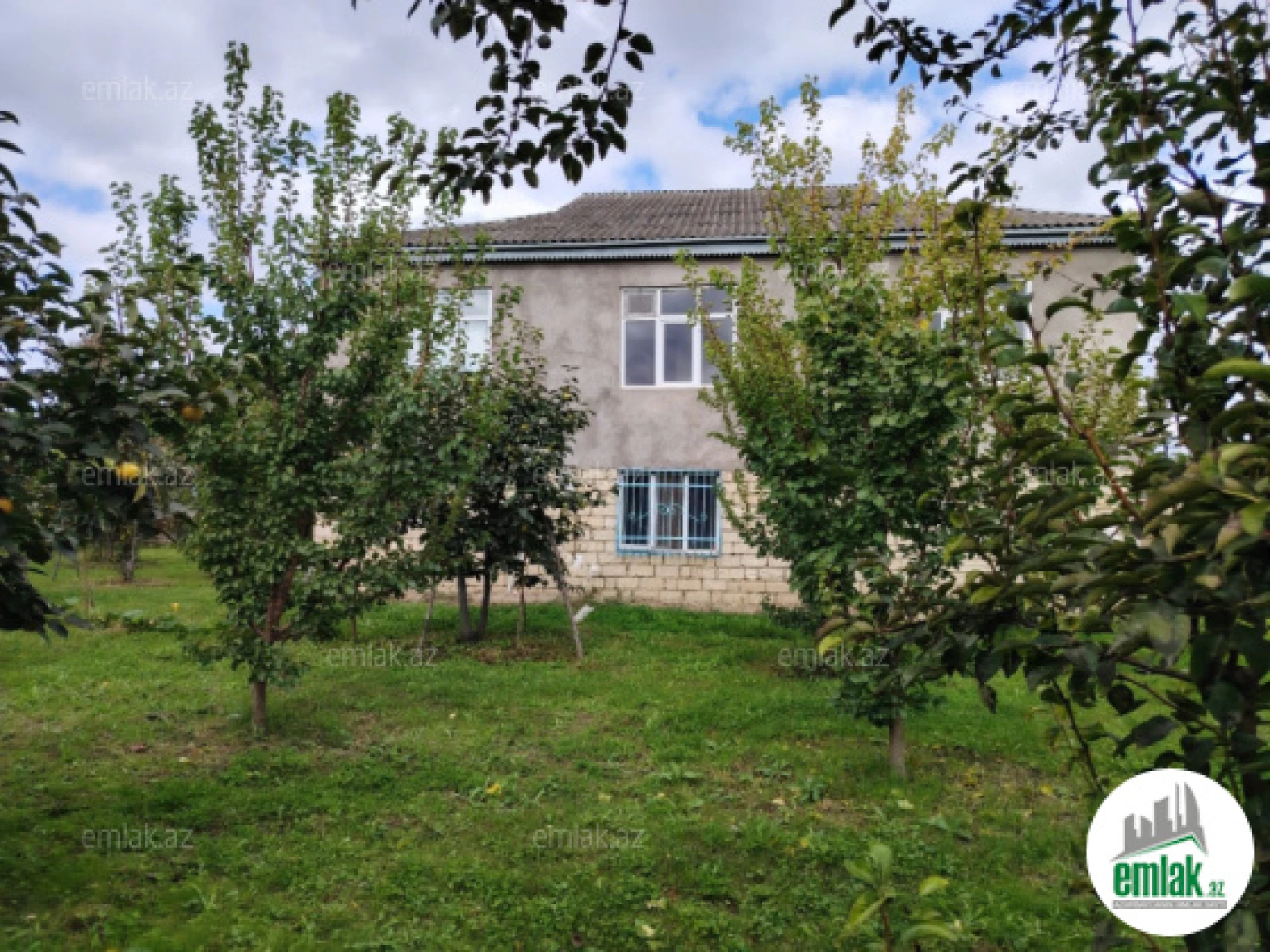 Satılır 7 otaqlı həyət evi 300 m²