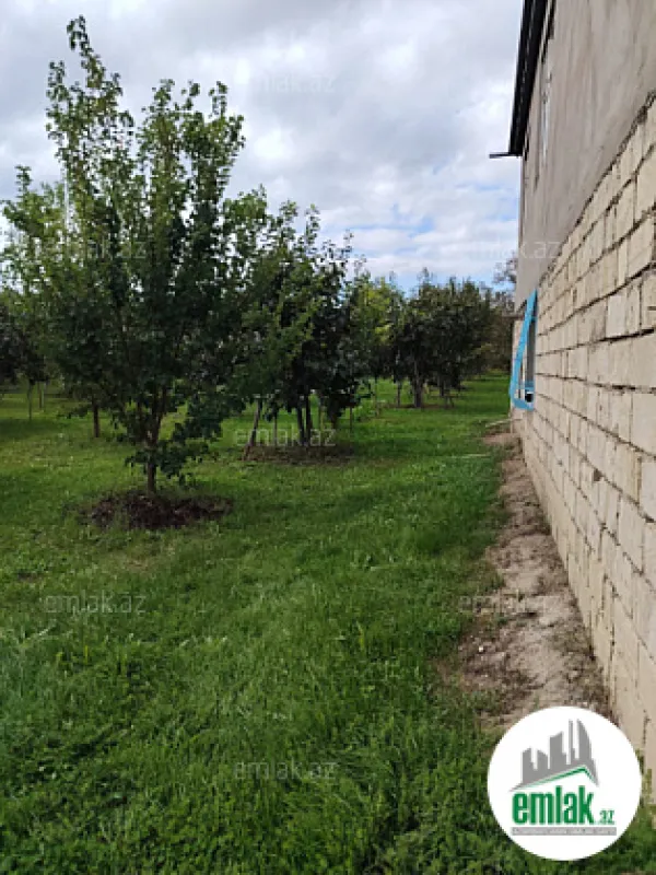 Satılır 7 otaqlı həyət evi 300 m²