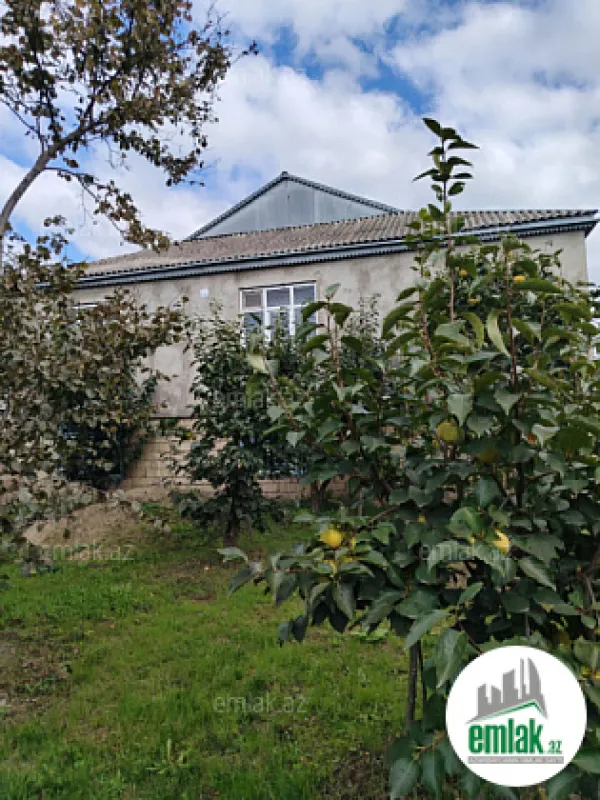 Satılır 7 otaqlı həyət evi 300 m²