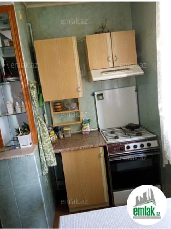 Satılır 3 otaqlı köhnə tikili 75 m²