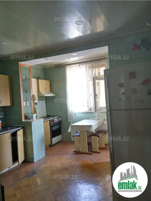 Satılır 3 otaqlı köhnə tikili 75 m²