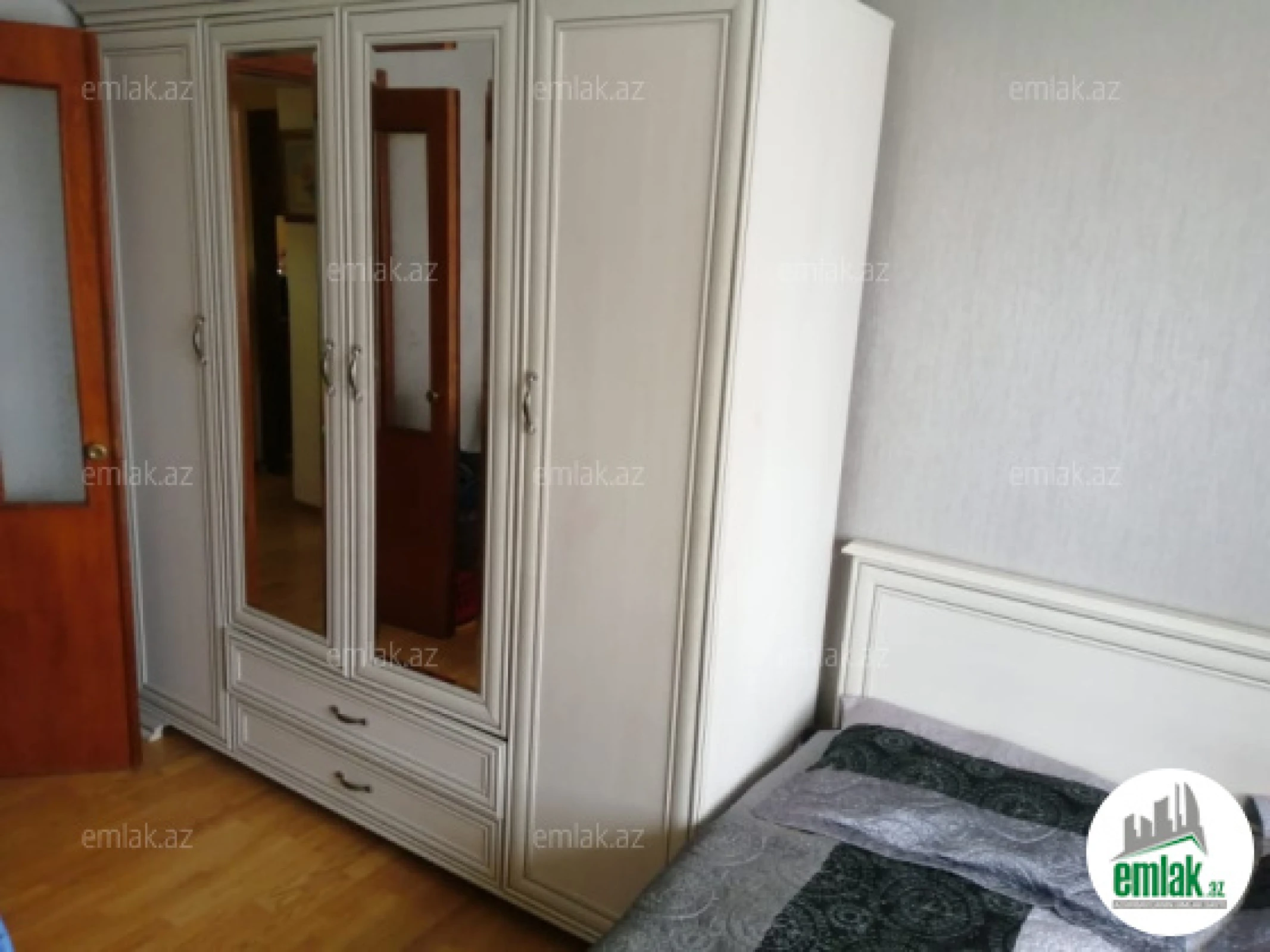 Satılır 3 otaqlı köhnə tikili 80 m²
