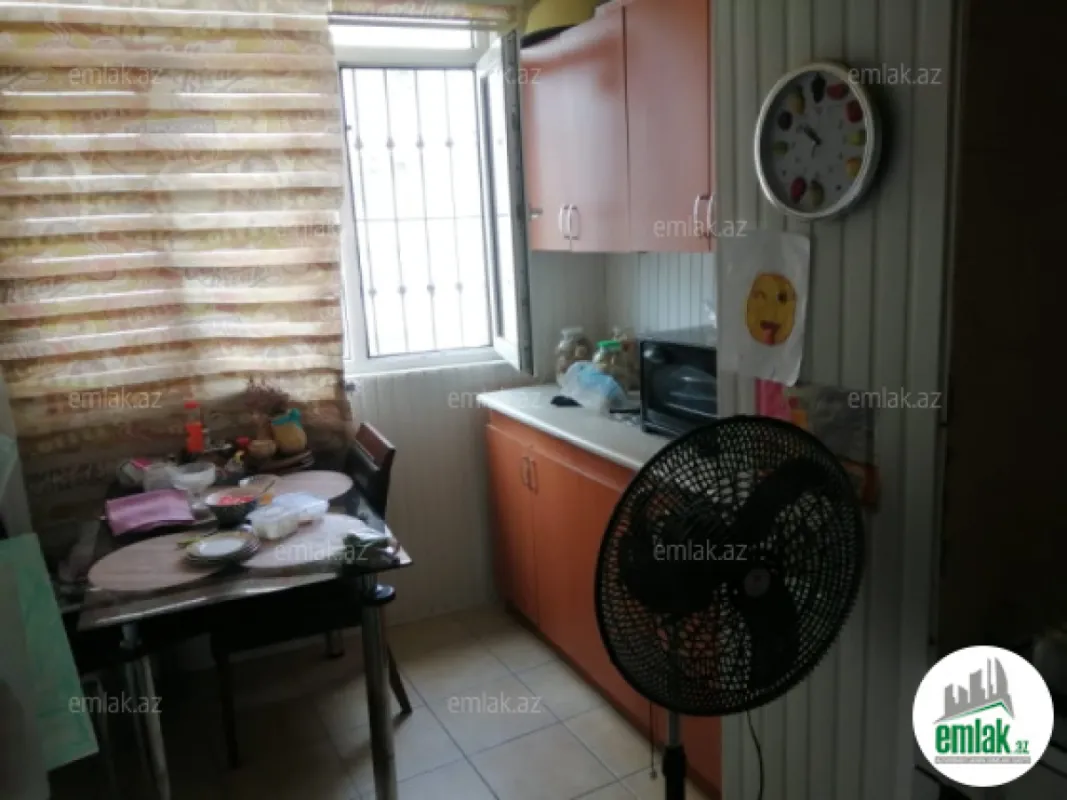 Satılır 3 otaqlı köhnə tikili 80 m²