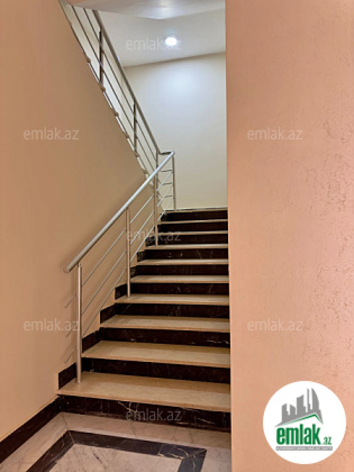 Satılır 2 otaqlı yeni tikili 97.6 m²