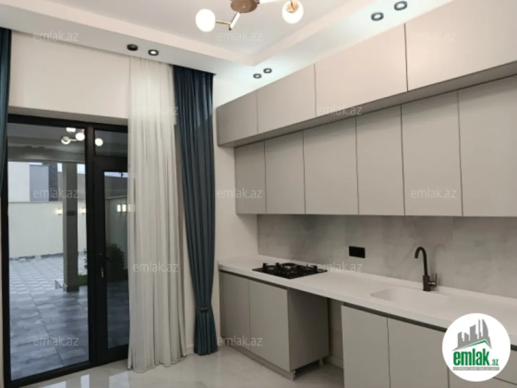 Satılır 4 otaqlı mənzil 150 m²