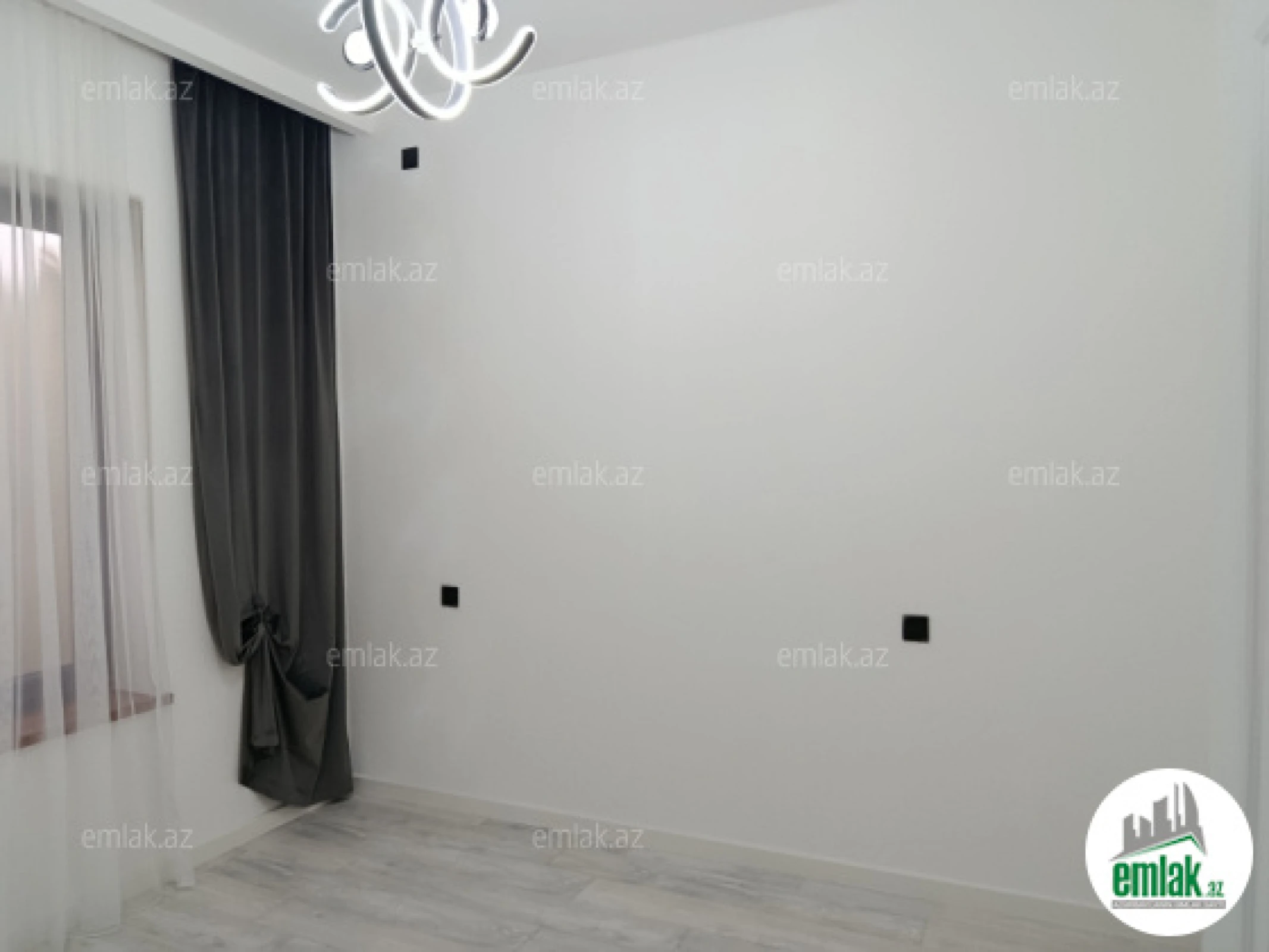 Satılır 4 otaqlı mənzil 150 m²