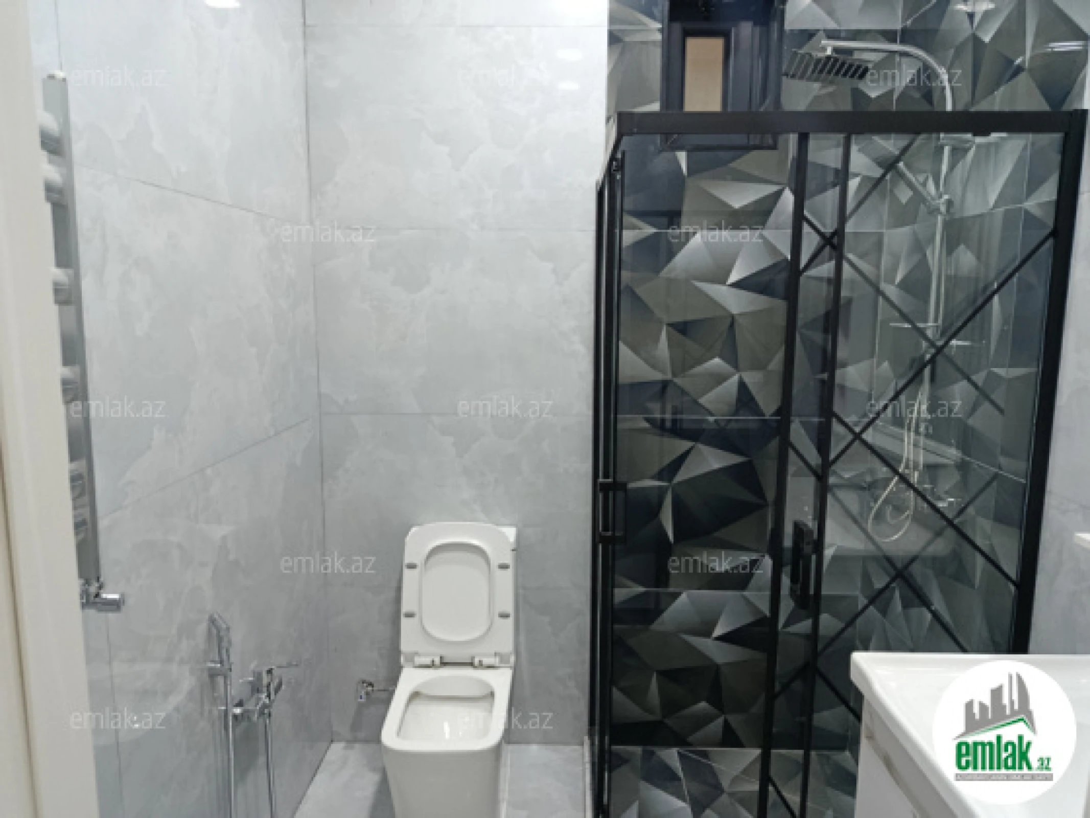 Satılır 4 otaqlı mənzil 150 m²