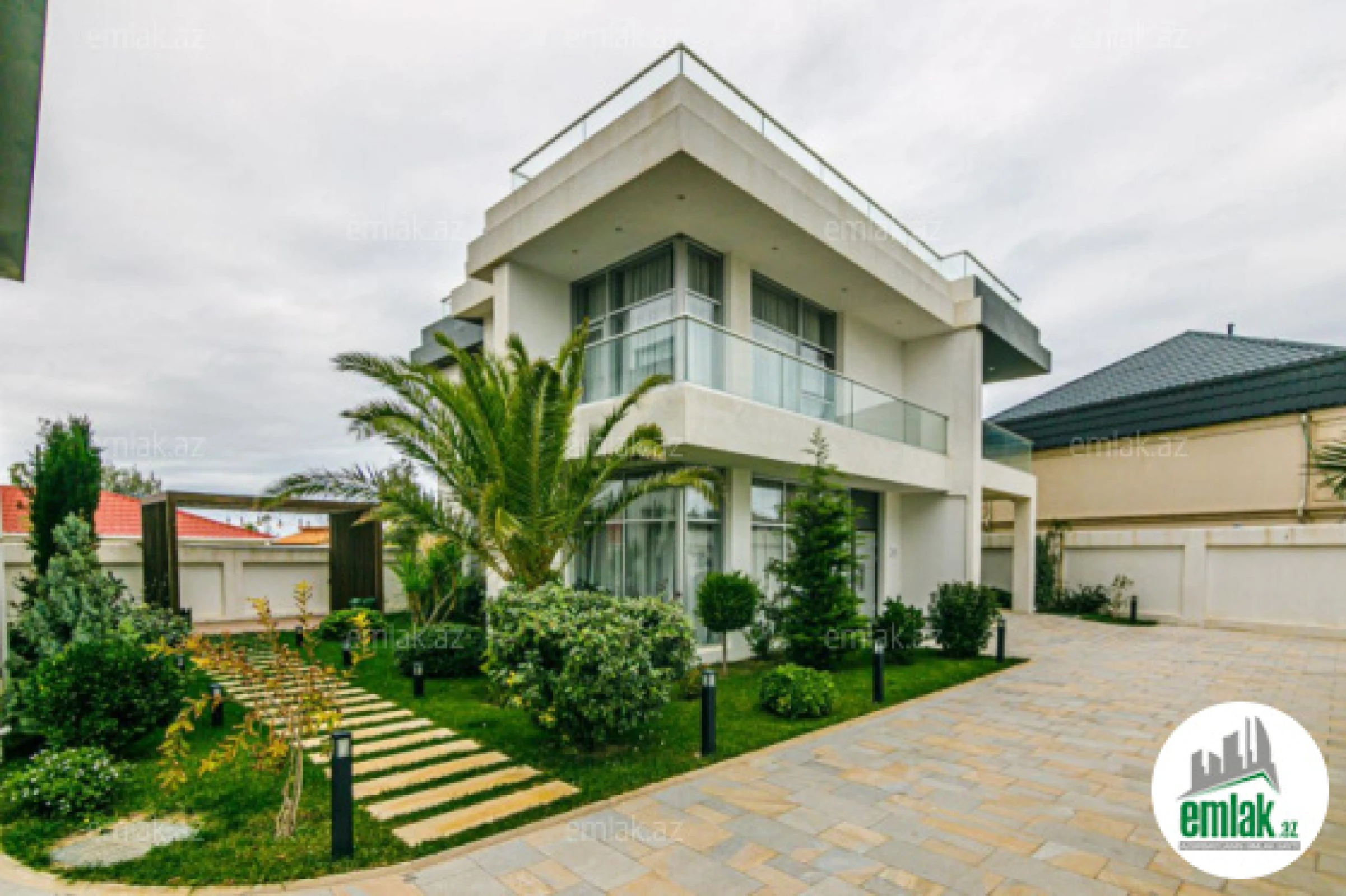 Satılır 19 otaqlı obyekt 1700 m²