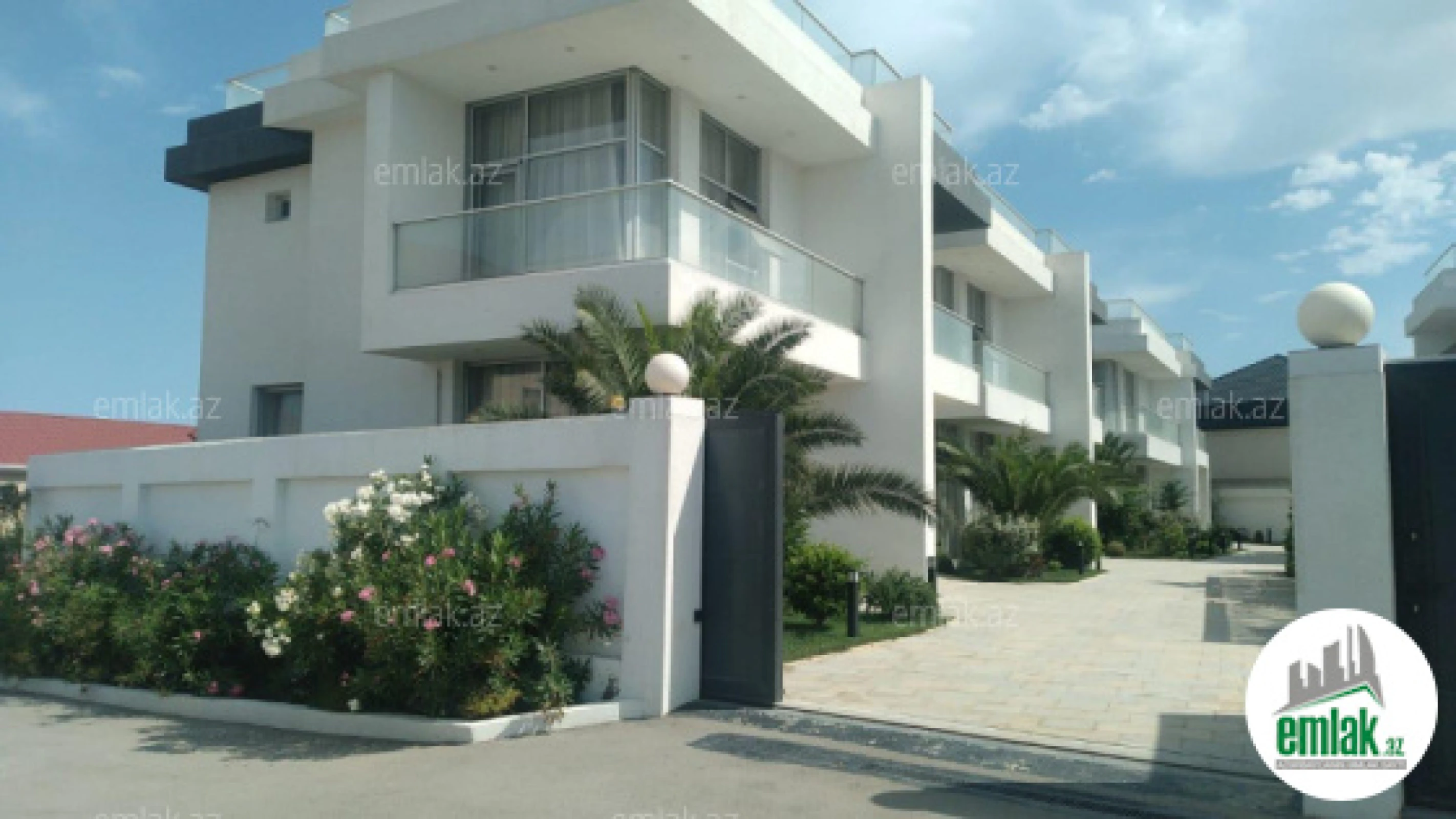 Satılır 19 otaqlı obyekt 1700 m²