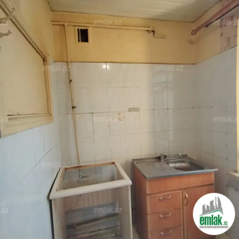 Satılır 3 otaqlı köhnə tikili 80 m²