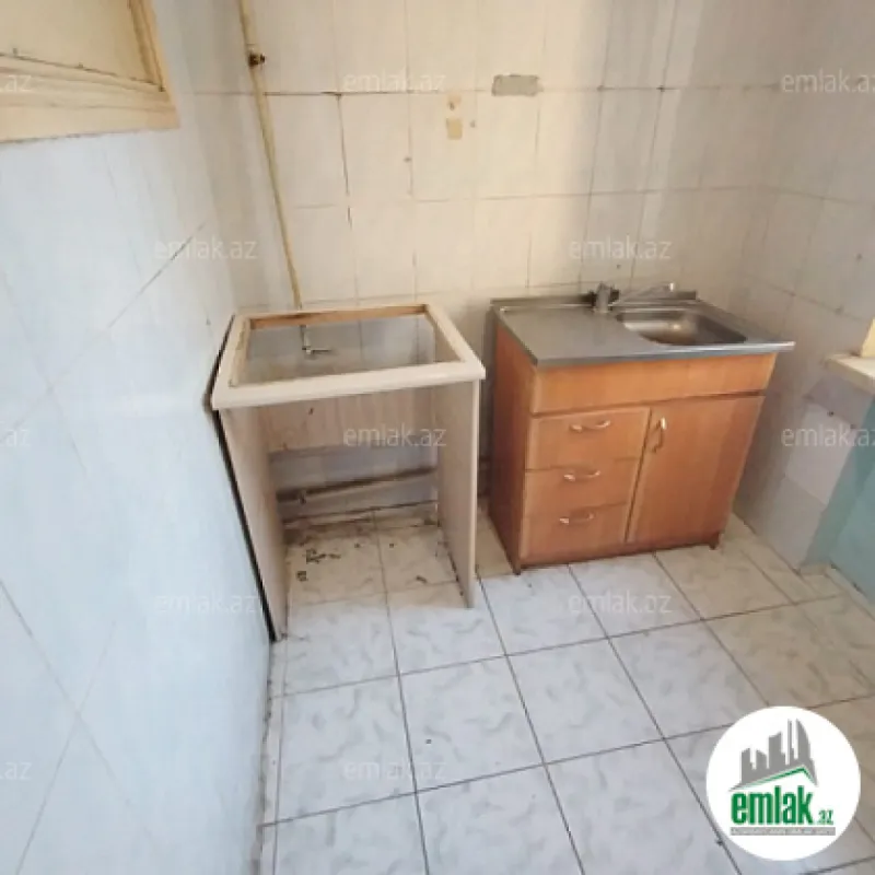 Satılır 3 otaqlı köhnə tikili 80 m²