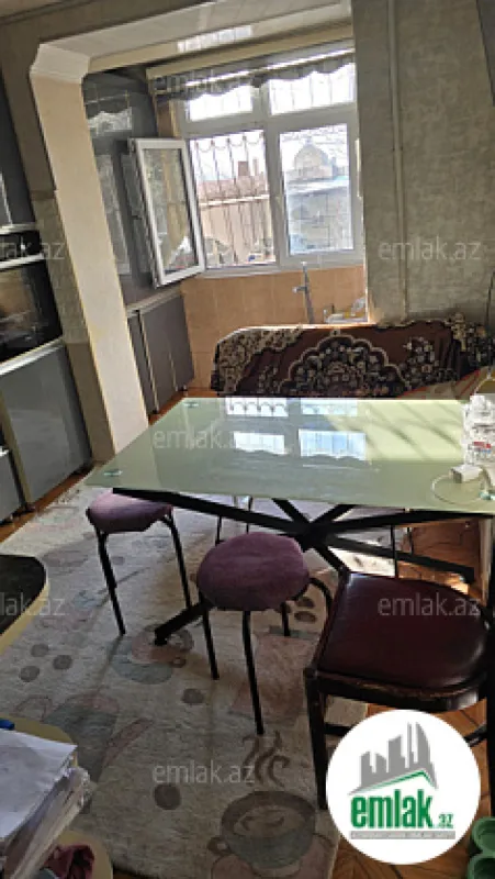 Satılır 4 otaqlı köhnə tikili 96 m²