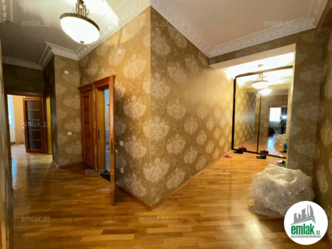 Satılır 4 otaqlı yeni tikili 120 m²