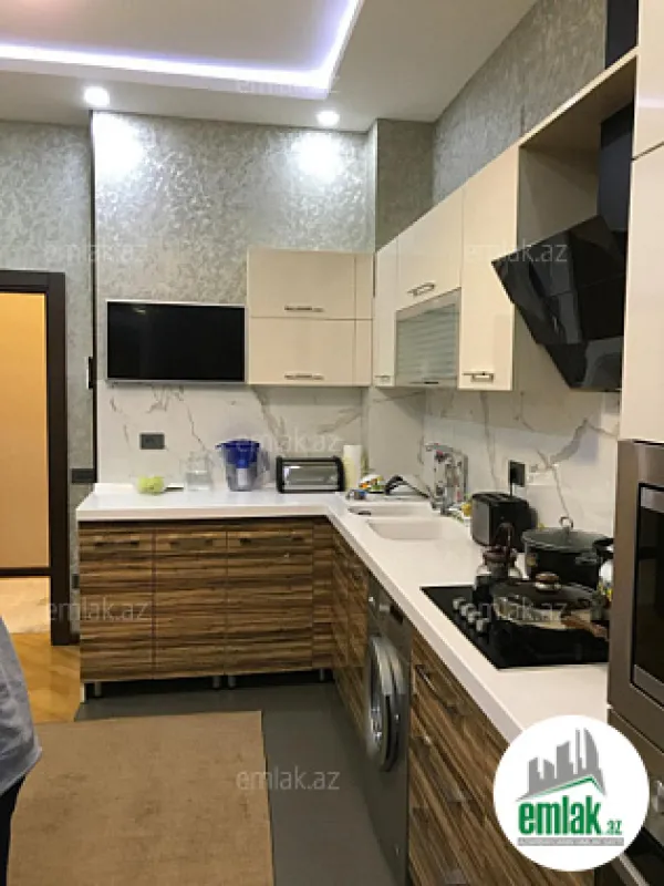 Satılır 3 otaqlı yeni tikili 120 m²