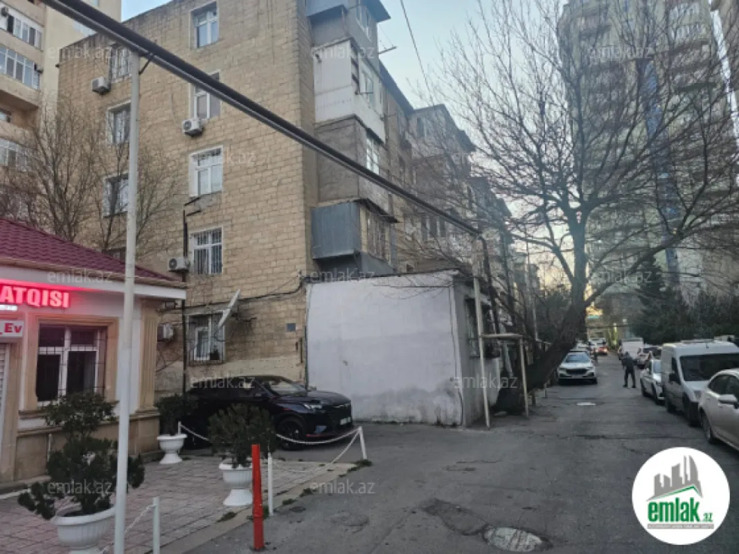 Satılır 1 otaqlı köhnə tikili 60 m²