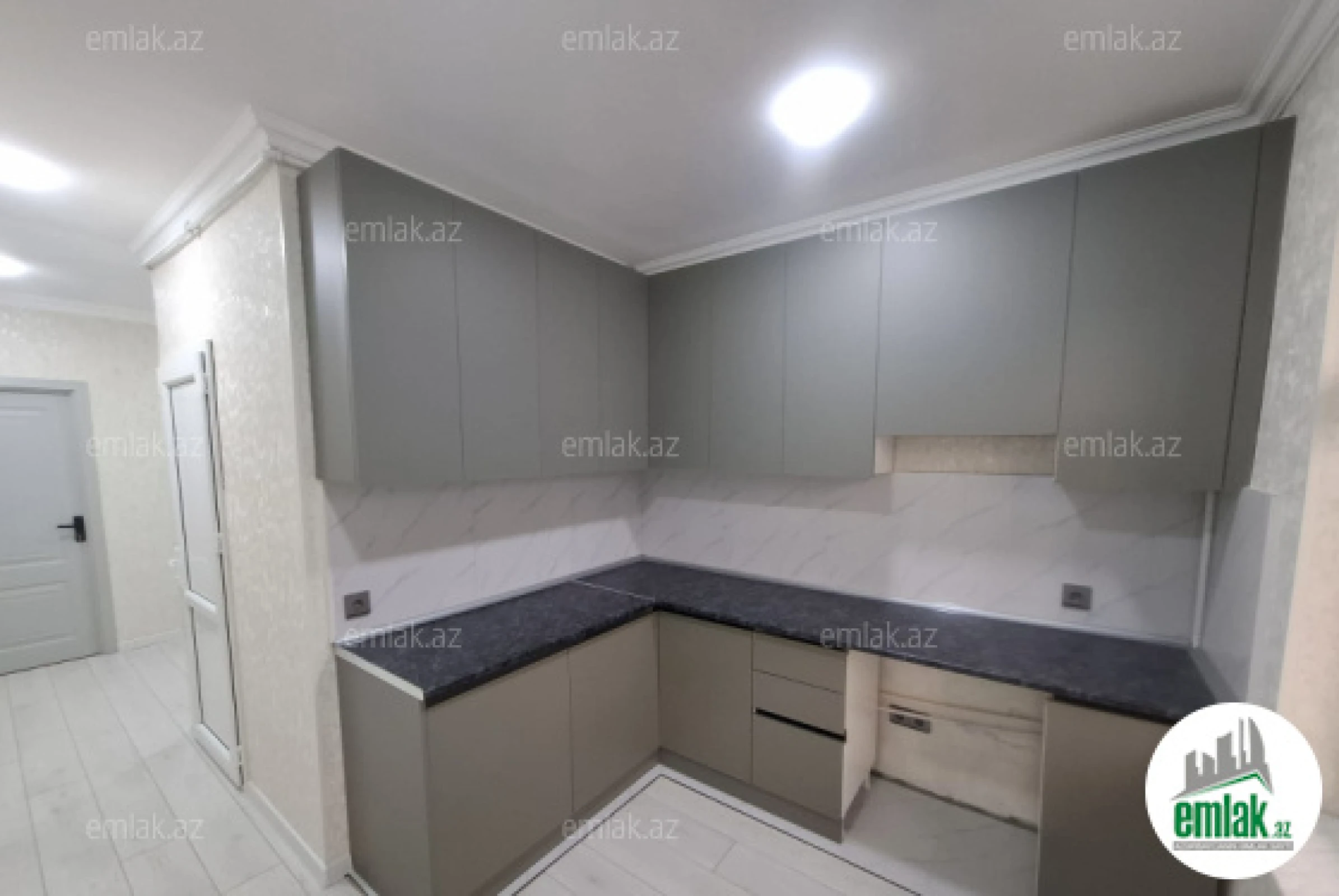 Satılır 2 otaqlı köhnə tikili 50 m²