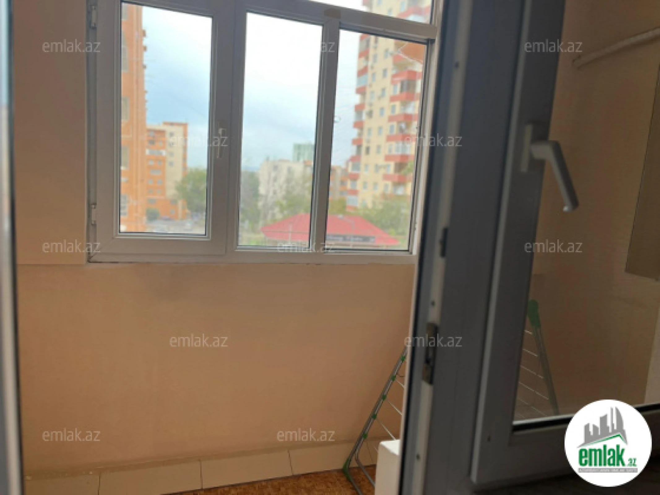 Satılır 2 otaqlı köhnə tikili 60 m²
