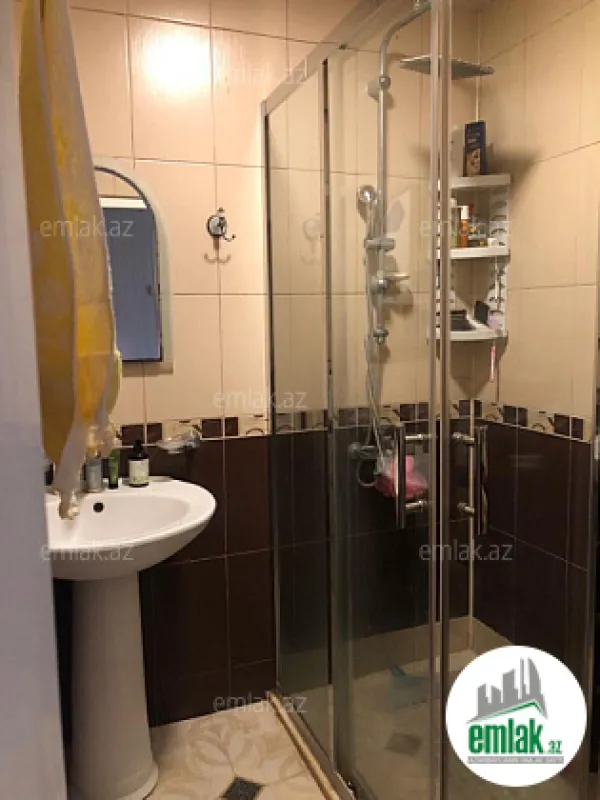 Satılır 2 otaqlı köhnə tikili 60 m²