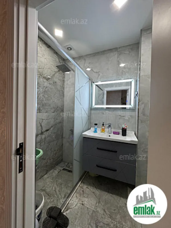 Satılır 4 otaqlı köhnə tikili 90 m²