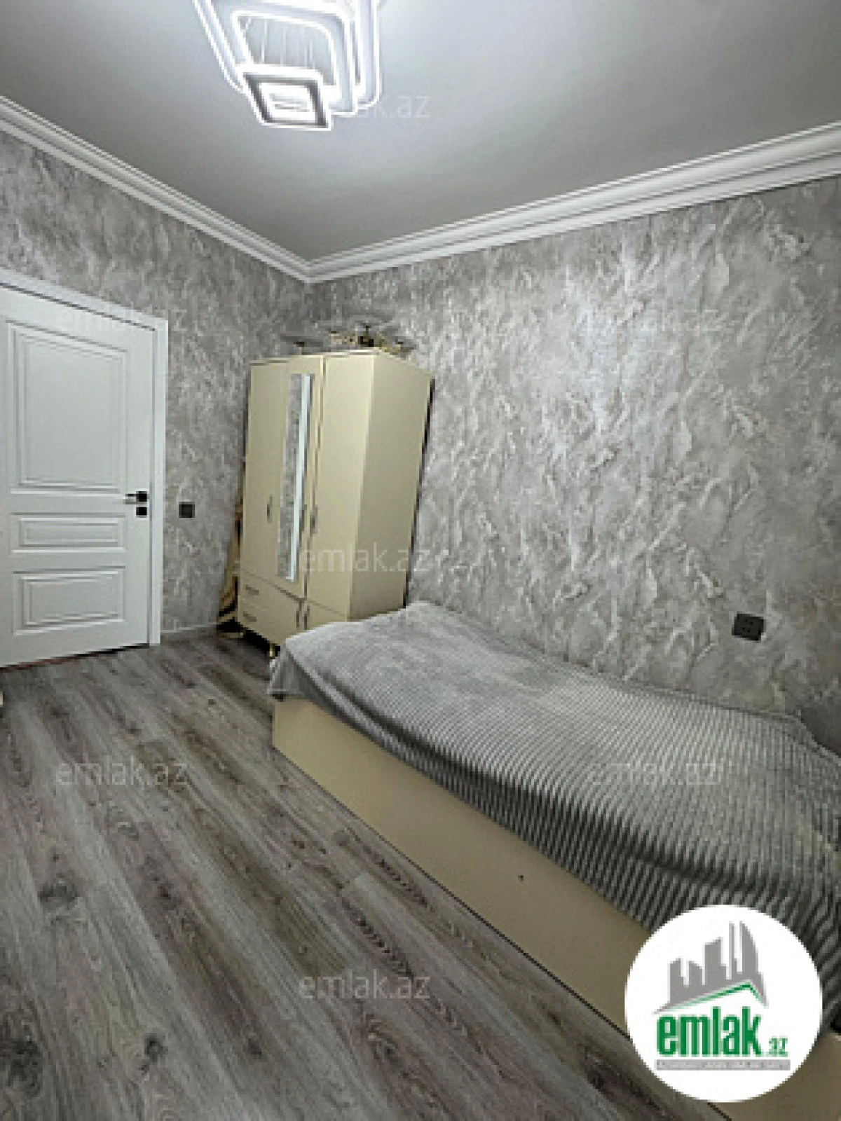 Satılır 4 otaqlı köhnə tikili 90 m²