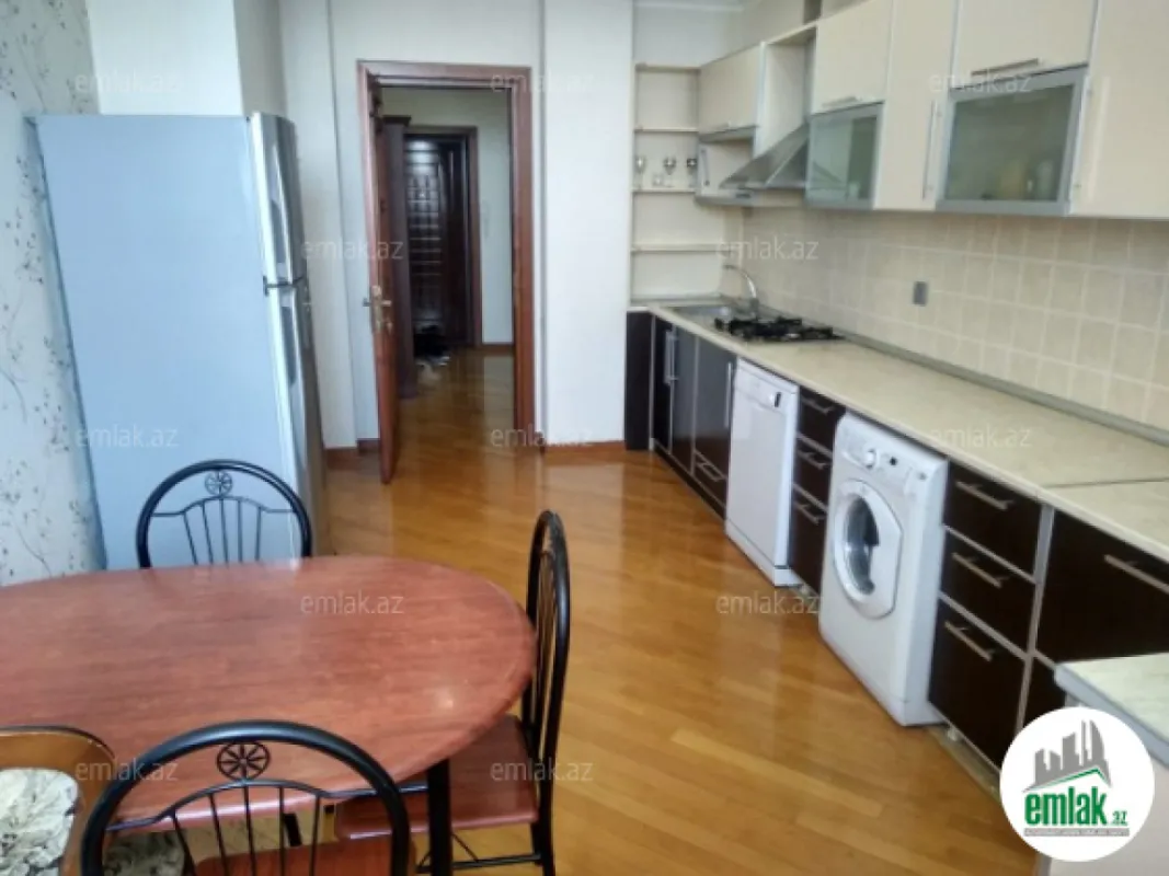 Satılır 4 otaqlı yeni tikili 135 m²
