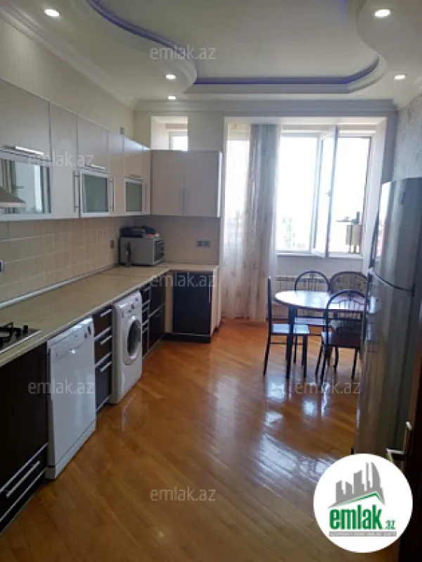 Satılır 4 otaqlı yeni tikili 135 m²