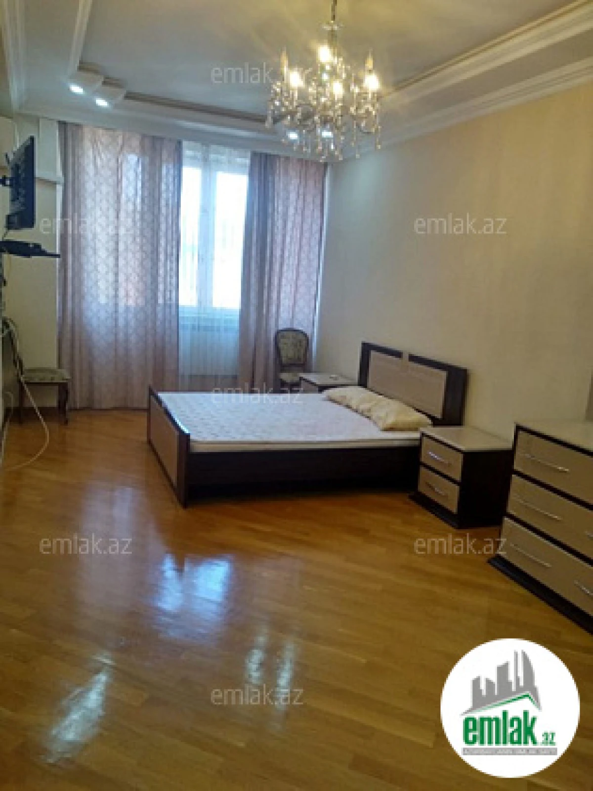 Satılır 4 otaqlı yeni tikili 135 m²