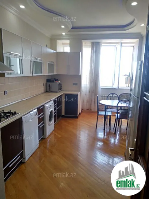 Satılır 4 otaqlı yeni tikili 135 m²