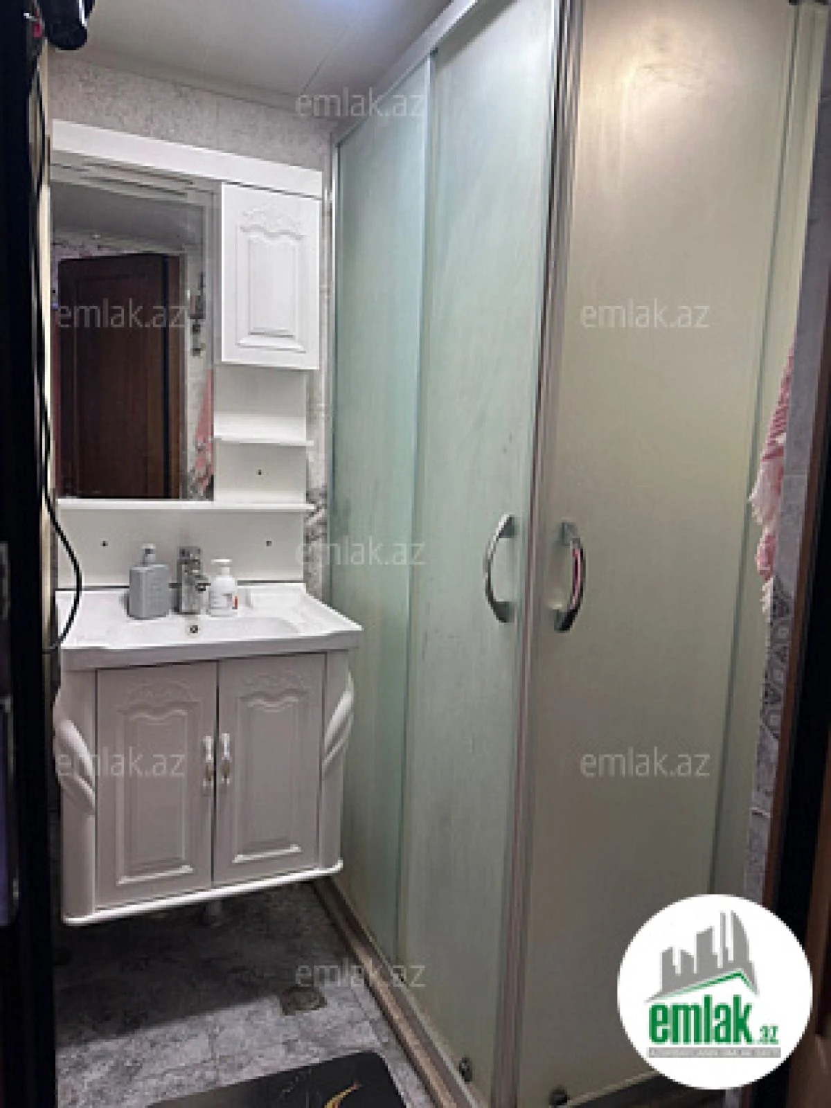 Satılır 2 otaqlı köhnə tikili 70 m²