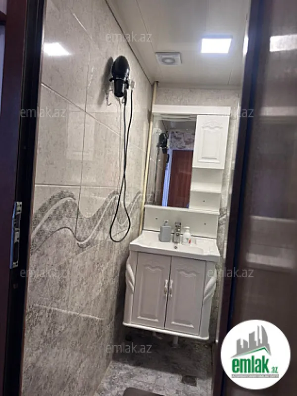 Satılır 2 otaqlı köhnə tikili 70 m²