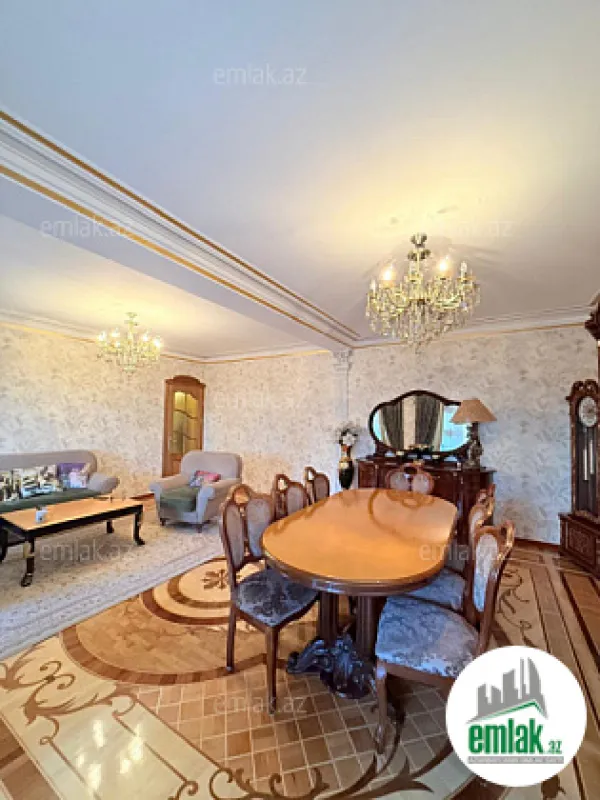 Satılır 5 otaqlı köhnə tikili 130 m²