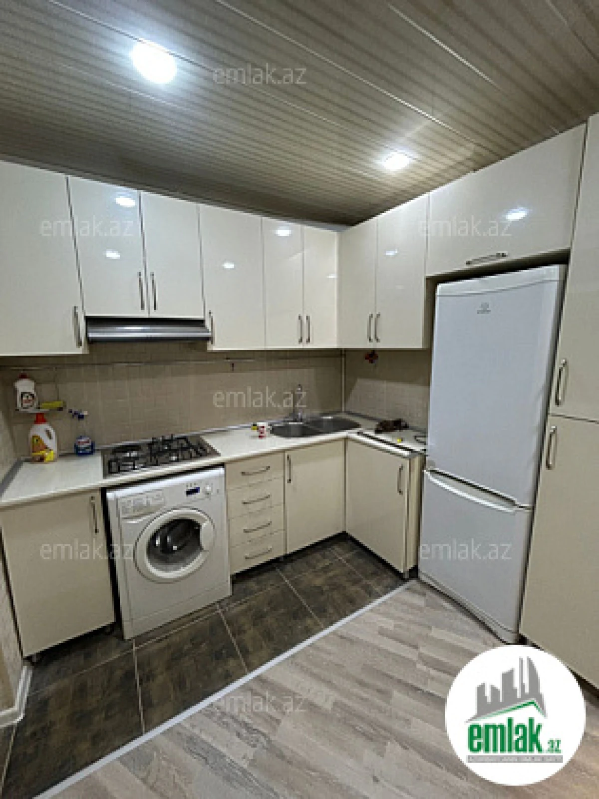 Satılır 2 otaqlı köhnə tikili 65 m²