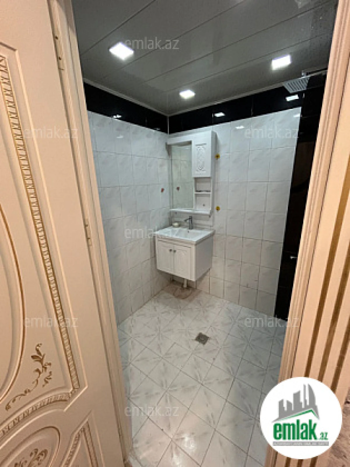 Satılır 2 otaqlı köhnə tikili 65 m²