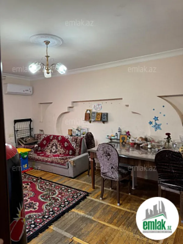 Satılır 2 otaqlı köhnə tikili 65 m²