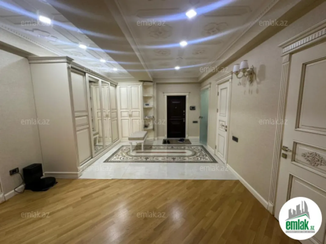 Satılır 4 otaqlı yeni tikili 180 m²