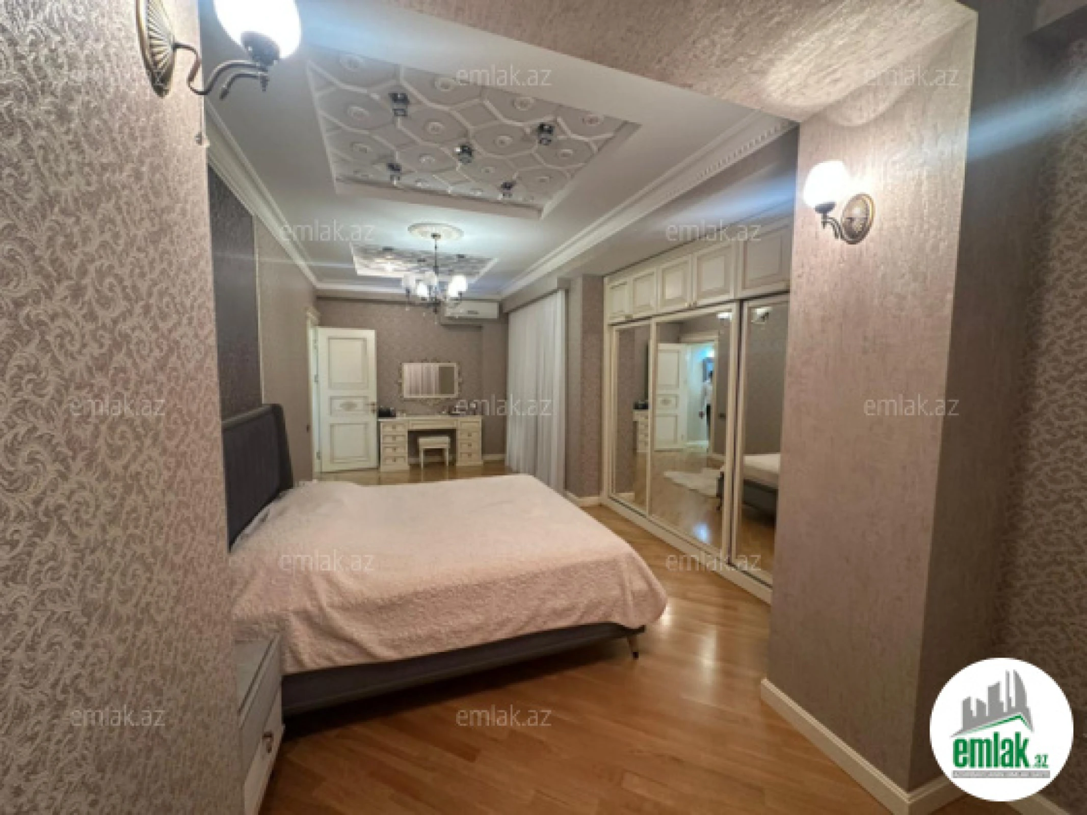 Satılır 4 otaqlı yeni tikili 180 m²