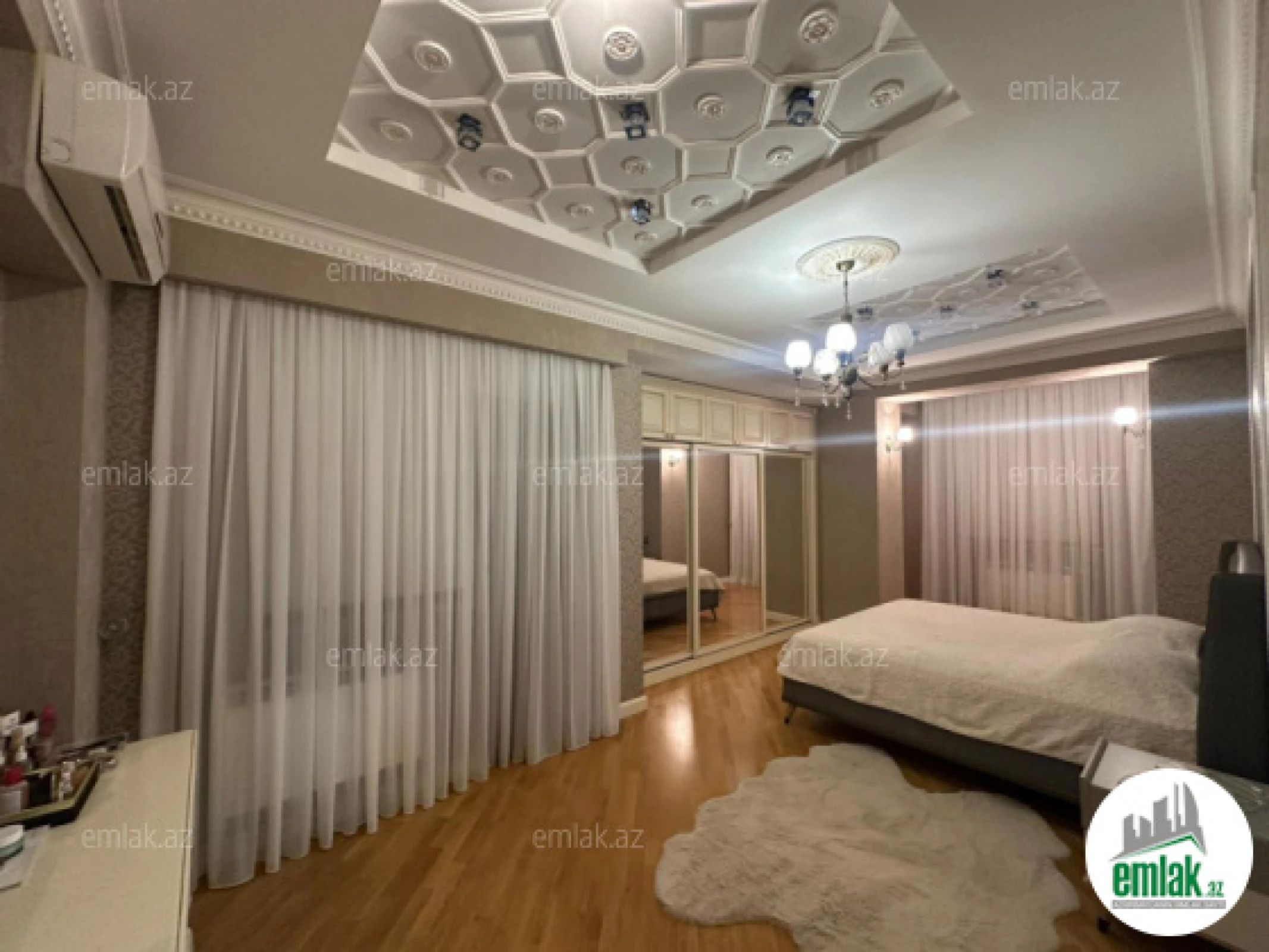 Satılır 4 otaqlı yeni tikili 180 m²