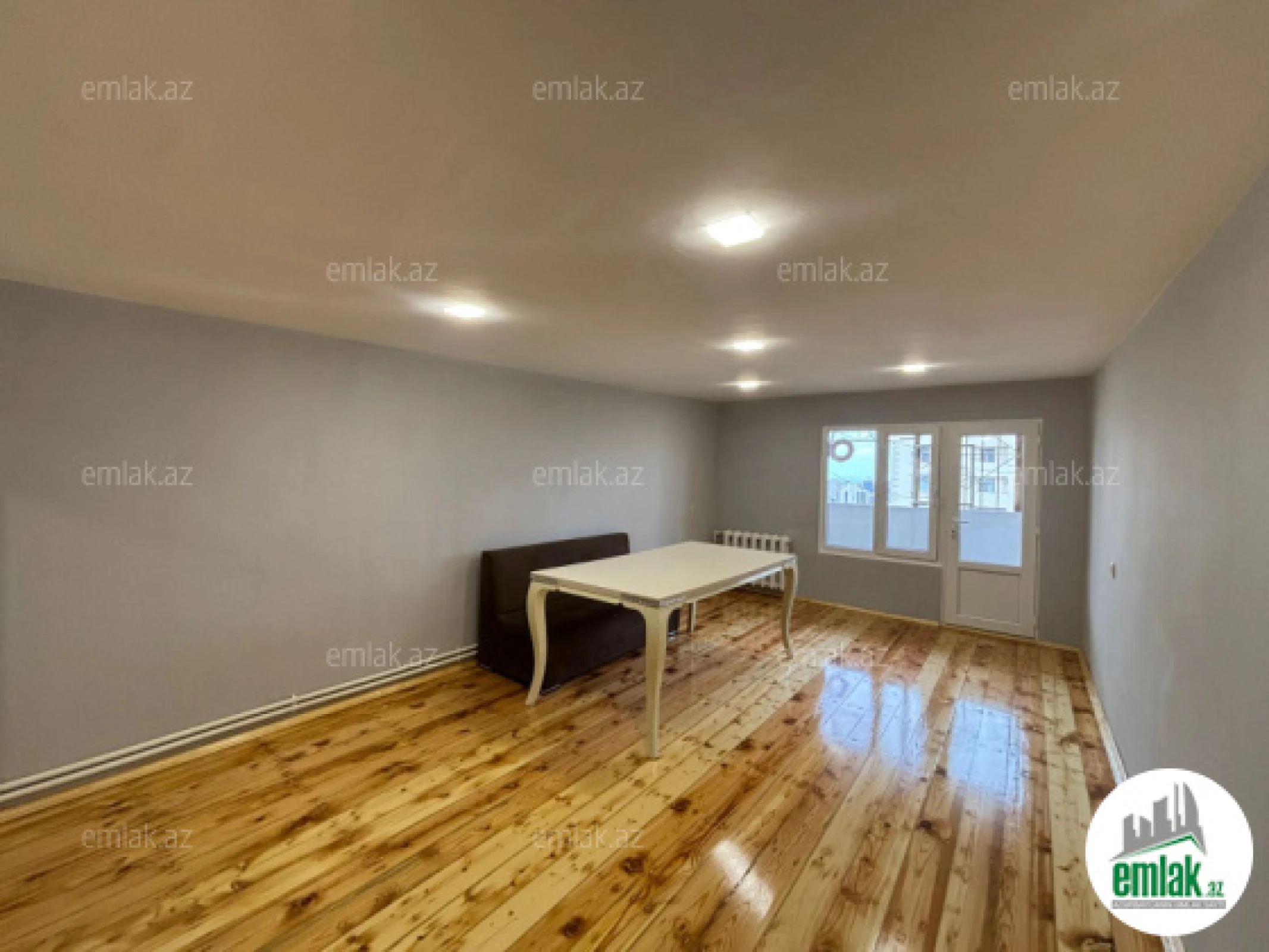 Satılır 6 otaqlı köhnə tikili 210 m²