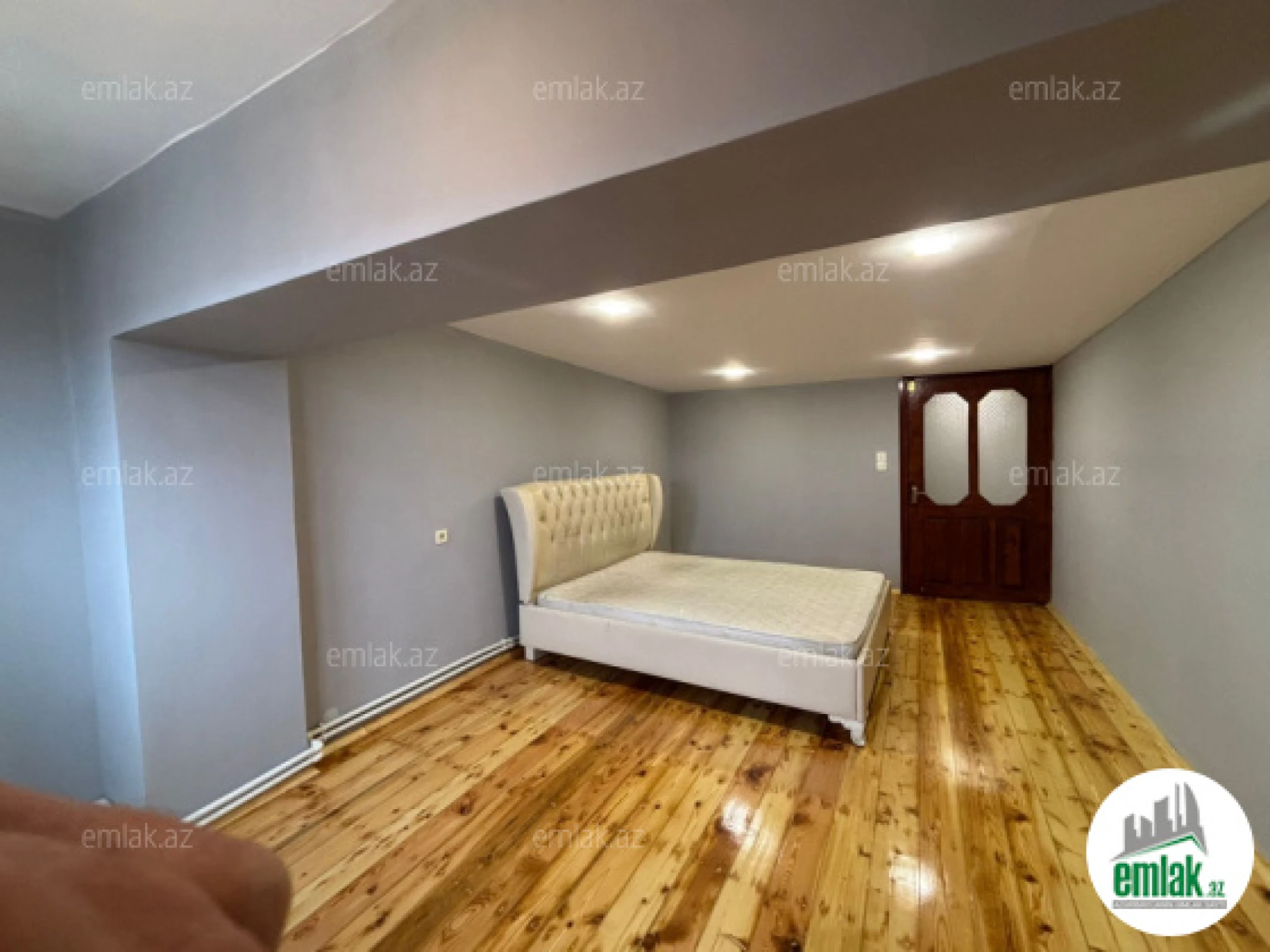 Satılır 6 otaqlı köhnə tikili 210 m²