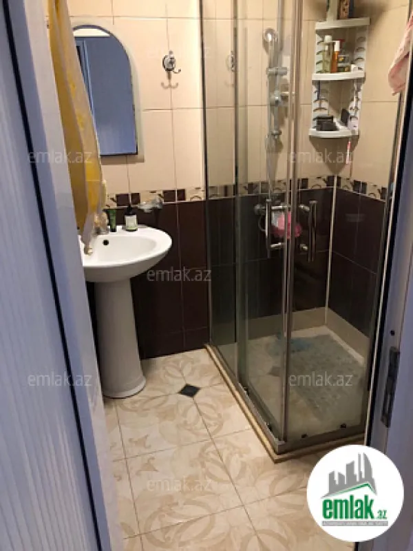 Satılır 2 otaqlı köhnə tikili 60 m²