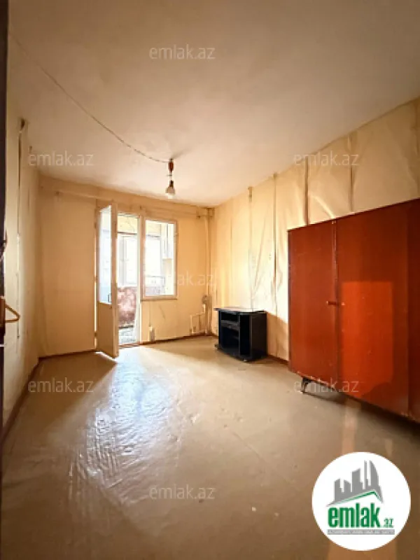 Satılır 4 otaqlı köhnə tikili 100 m²