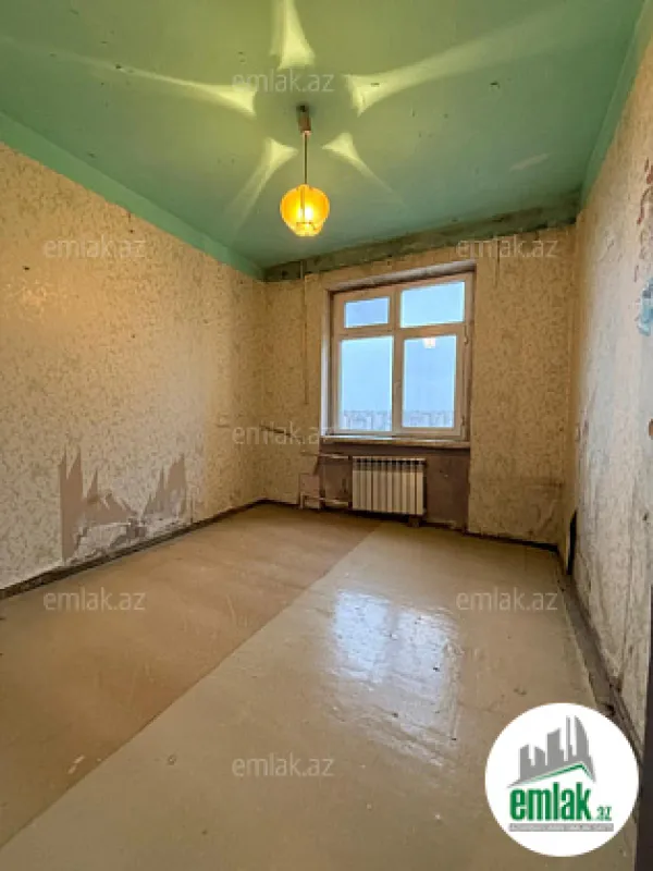 Satılır 4 otaqlı köhnə tikili 100 m²